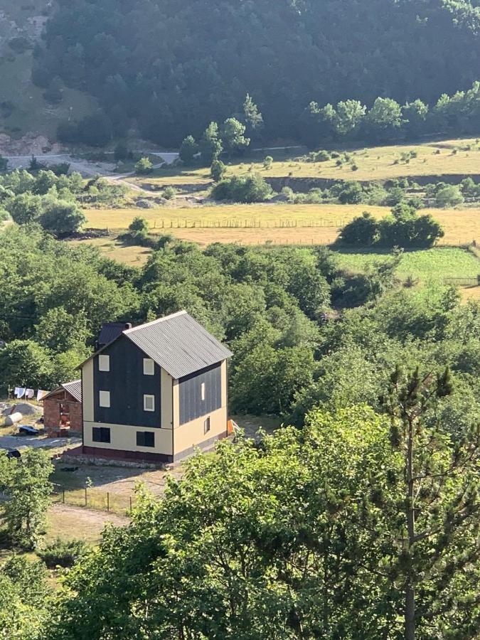 Vita Guesthouse Bajram Curri Eksteriør billede